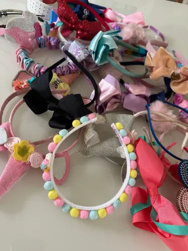 Kit de 30 Laços para cabelo e 30 arcos 