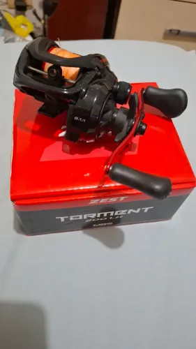 Carretilha Zest Toment 200 esquerda