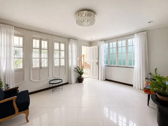 Casa com 6 Quartos à venda na Pedreira, 387m²