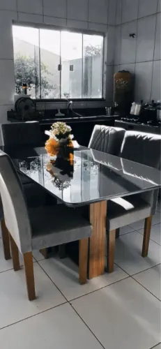 Mesa de seis cadeira tampo de vidro