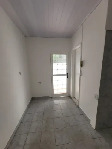 Casa de Vila para aluguel com 1 quarto e 44 metros quadrados, em Rocha Miranda - Rua dos D