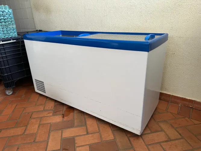 FREEZER NO PRECINHO!! (ótimas condições, Grande, Bonito, Eficiente) 534 Litros!!