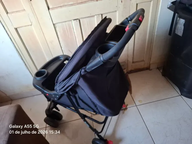 Vende se carrinho de bebê