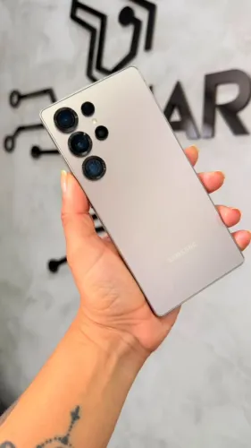 Galaxy S25 Ultra Titânio Cinza - 256GB / 12RAM (Com caixa)
