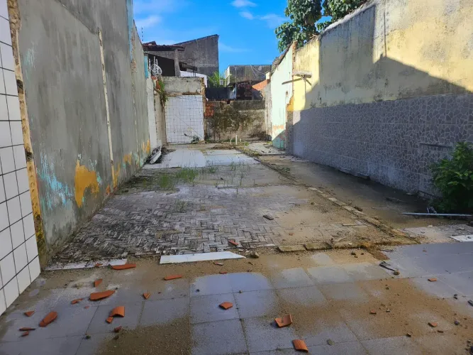 TERRENO À VENDA NA ALDEOTA LOCALIZAÇÃO EXCEPCIONAL COM 146,61 METROS QUADRADOS .