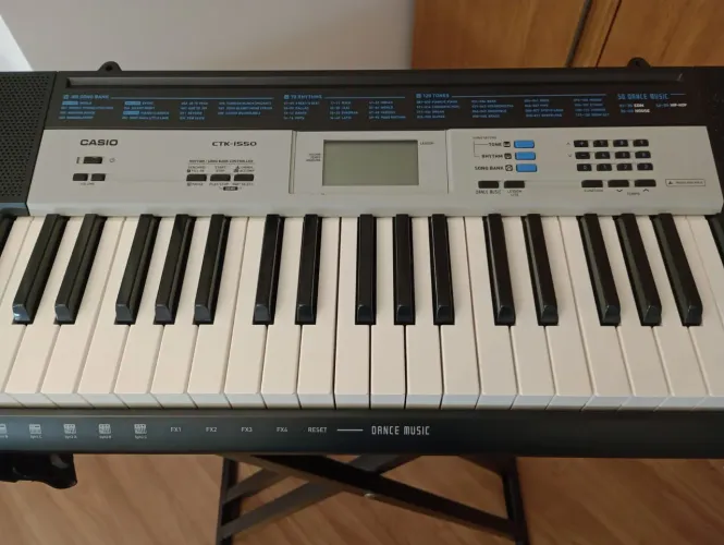 Teclado Casio com suporte