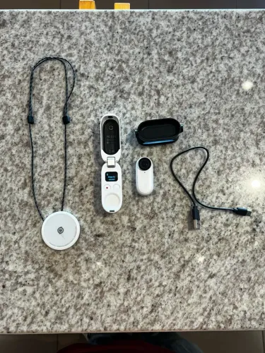 Câmera INSTA360 GO2 + acessórios