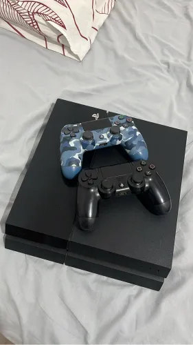 vendo ps4 slim com 2 controles originais