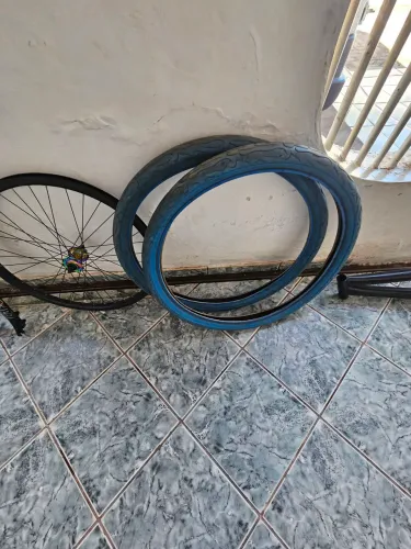 Vendo peças de bicicleta falar com Carlos *
