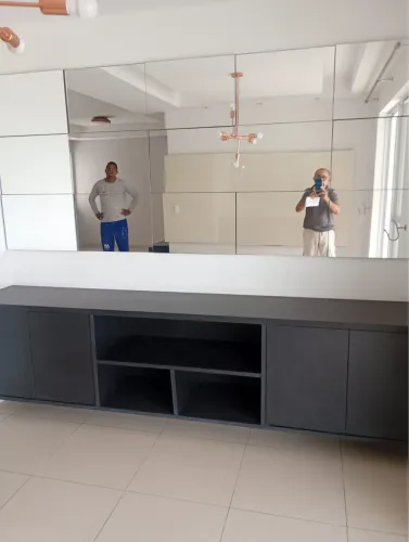 APARADOR PRETO 