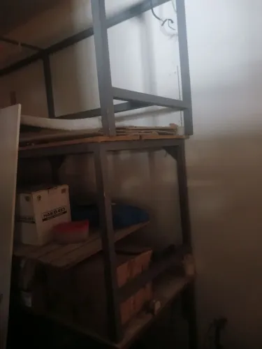 Mesas Ferro com MDF, 2M e 40cm, p0r 90 cm Altura e 90 cm largura, com tomadas eletricas