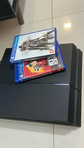 Playstation 4 FAT 500GB + 2 controles + 2 jogos