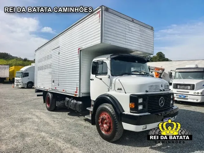 Mercedes Benz L 1318 Baú Furgão