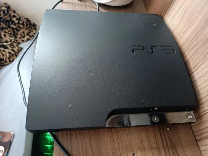 PlayStation 3 Slim + 8 Jogos + 3 Controles + Kit PS Move (Câmera e Controle Move)
