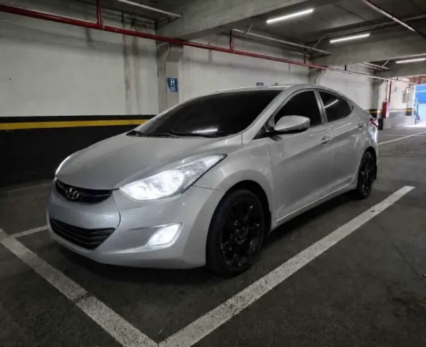 Hyundai Elantra GLS 1.8 16V Aut. 2012