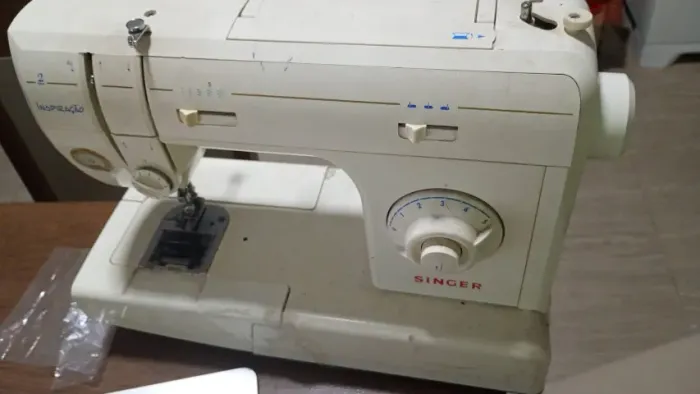 Máquina de Costura - R$ 250 | Ótima para Conserto