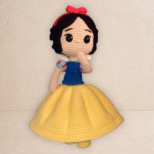 Branca de neve em crochê articulada