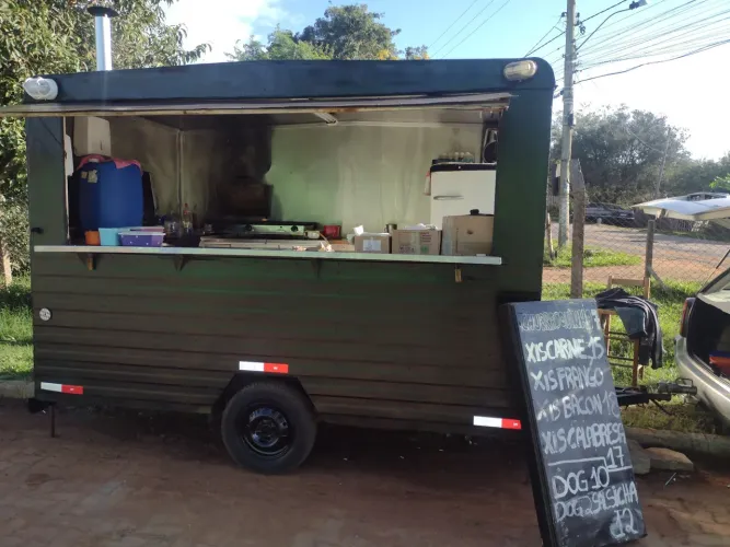 Trailer completo com.interior de inox