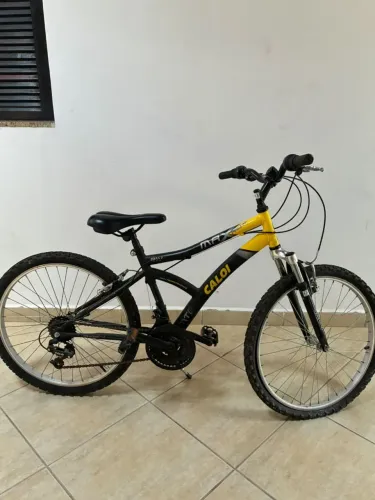 Bicicleta aro 26 usada, com o pneu da frente murcho <br>Está com 1 pneu murcho.