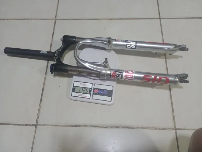 Suspensão rock Shox Sid em fibra de carbono