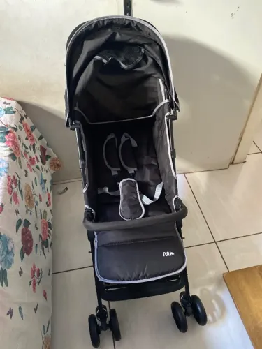 Carrinho de bebê, usado somente 3 vezes 