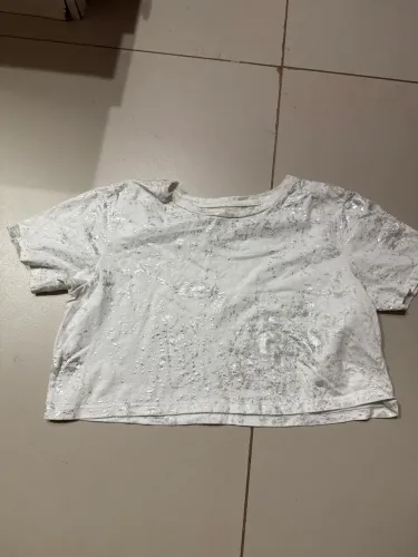 Blusa branca com detalhes prata