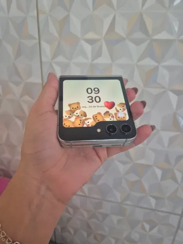 Vendo z flip 5 com defeito na tela