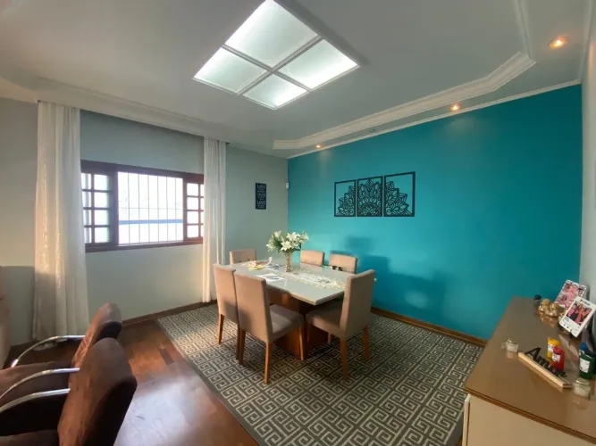VENDA Casa com 235m², 4 dormitórios, 4 vagas e 5 banheiros no Jabaquara