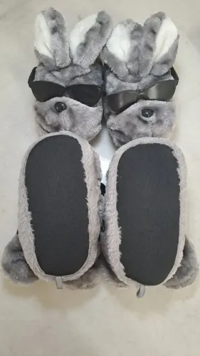 Pantufa de coelho com óculos de sol, tamanho 29/30, cor cinza