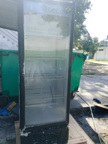 Vendo freezer usado bom fusionamto