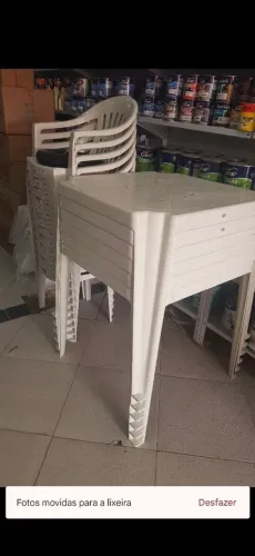 Mesa plástico com 2 cadeiras