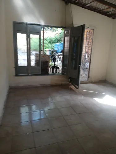 Aluga-se Casa com 2 compartimentos