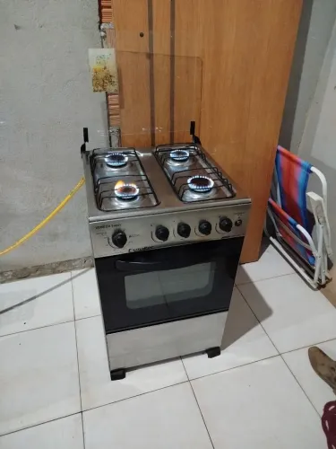 Fogão 04 Bocas Semi novo todo em Perfeito Estado Funcionando todas as Bocas e Forno
