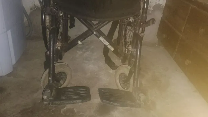 Vende-se uma cadeira de roda aceita proposta