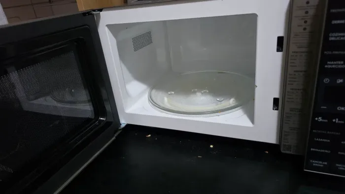 Micro-ondas ME23S 23L Efficient Com Descongelamento Assistido Cor Inox Electrolux