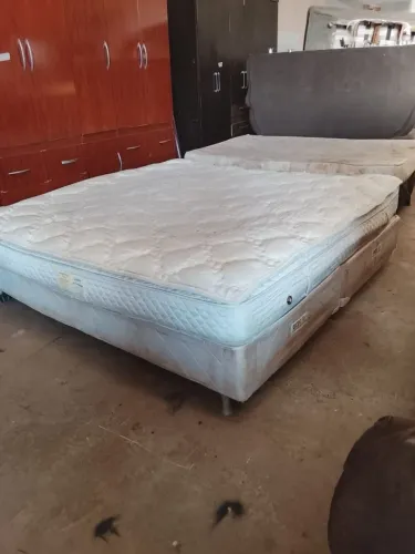Cama box casal King size com colchão, USADOS ENTREGA dentro de Uberlândia MG 