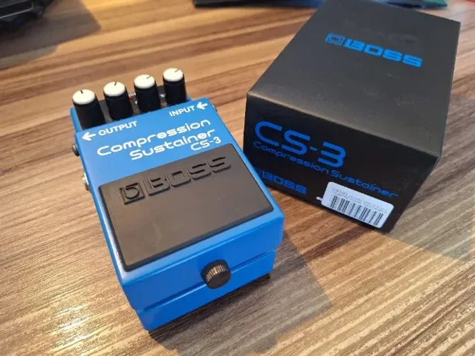 Pedal BOSS CS-3 Compressor Sustainer (com caixa original)