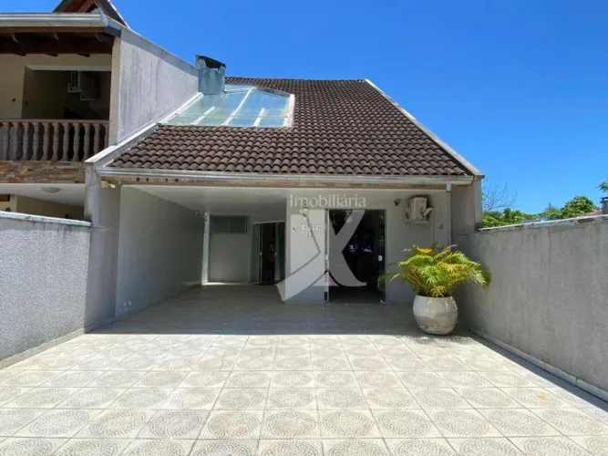 Casa com piscina e 4 dorm.( sendo que 1 é suíte) para alugar, 160 m² por R$ 1.350,00/dia -