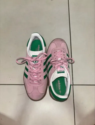 Tênis adidas gazelle rosa e verde 37