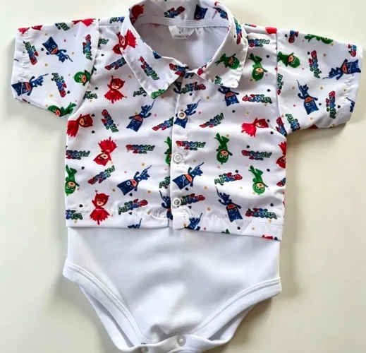 Camisa Heróis de pijama.  Série infantil tamanho 1 . 