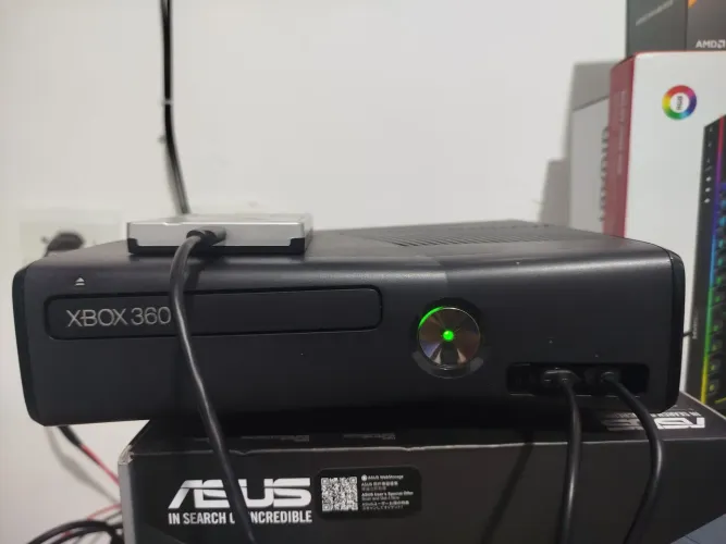 Xbox 360 slim 500 GB de HD externo com 75 jogos no aurora instantâneo