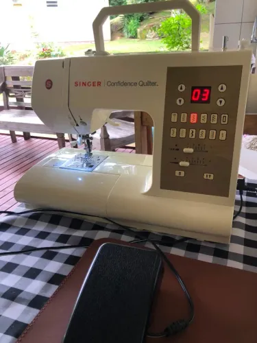ÓTIMA oportunidade! Máquina de costura Singer