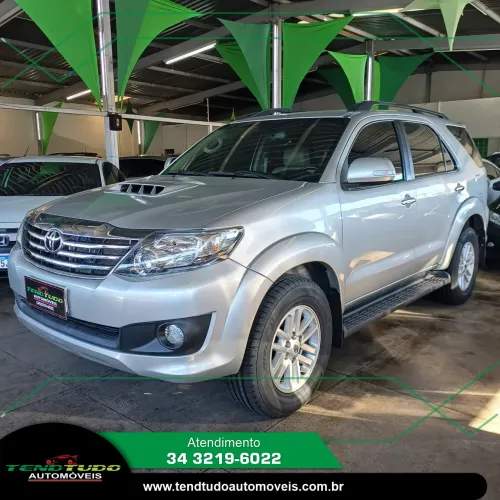 Toyota Hilux SW4 SRV D4-d 4X4 3.0 TDI Dies. AUT 2015