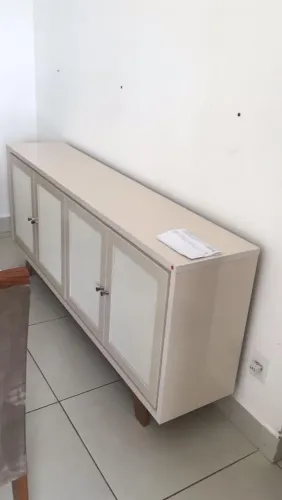 Mesa e cadeiras + móvel disponível para venda