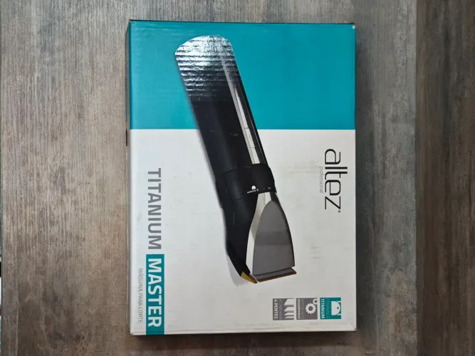 Máquina de corte Altez Titanium Master com 4 pentes