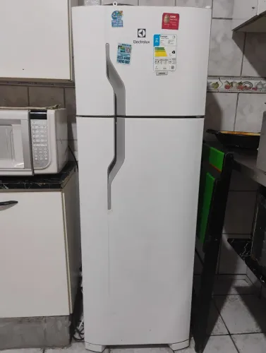 Geladeira Eletrolux 260 litros 