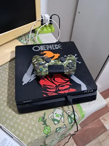 Vendo PS4 SLIM 1T DE ARMAZENAMENTO
