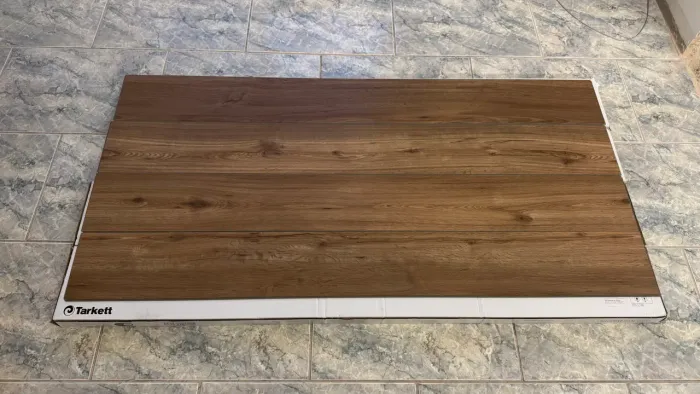 Vendo Piso Vinílico Click Ambienta Tech Cor Madeira Mel Marca Tarkett (OPORTUNIDADE)