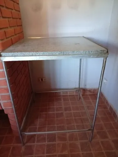 Bancada metal e pedra