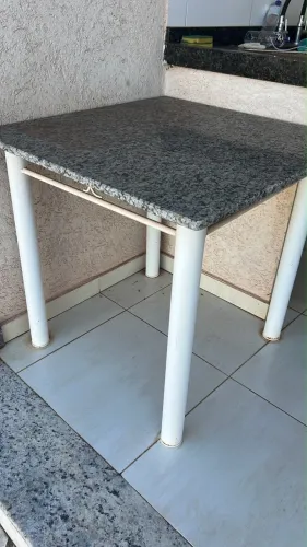 Mesa tampo de granito